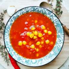 Przepis na Wegetariańska zupa pomidorowa z ciecierzycą, prażoną szalotką oraz tymiankiem (bez tłuszczu) 